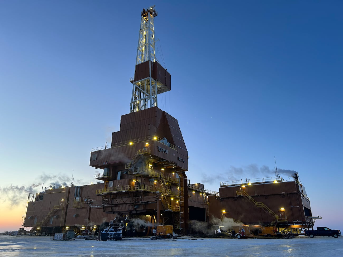 Large Drilling Rigs ‘The Beast’ of the North Slope: Oil rig that toppled over described by ...
